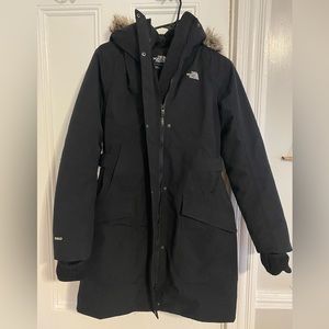 Women’s North Face parka, size small. In great condition!!